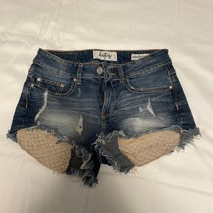 daytrip boyfriend shorts size 25 from The Buckle
